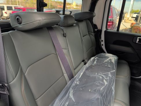 New 2026 Jeep Gladiator Mojave AWD/4WD image 22
