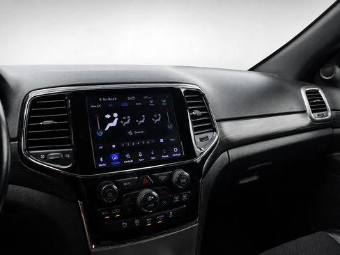 Used 2020 Jeep Grand Cherokee Altitude RWD image 30
