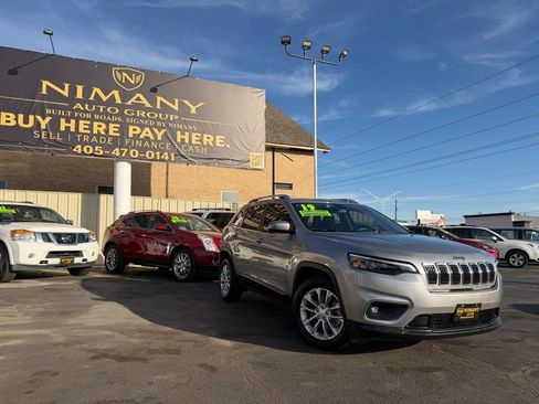 Used 2019 Jeep Cherokee Latitude w/ Popular Appearance Group FWD image 1