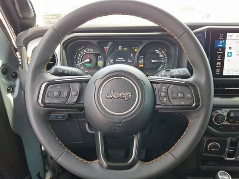 Used 2024 Jeep Wrangler Unlimited w/ Convenience Group AWD/4WD image 19