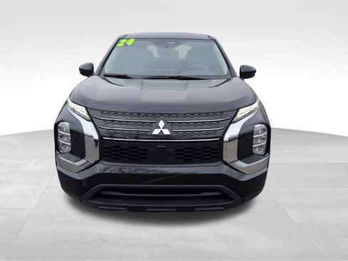 Used 2024 Mitsubishi Outlander ES image 2