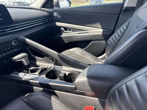 Used 2022 Hyundai Elantra Limited image 23