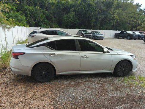 Certified 2021 Nissan Altima 2.5 SV w/ SV Premium Package FWD image 2