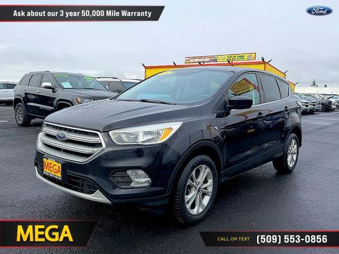 Used 2017 Ford Escape SE image 2