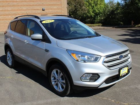 Used 2018 Ford Escape SE w/ Ford Safe & Smart Package AWD/4WD image 1