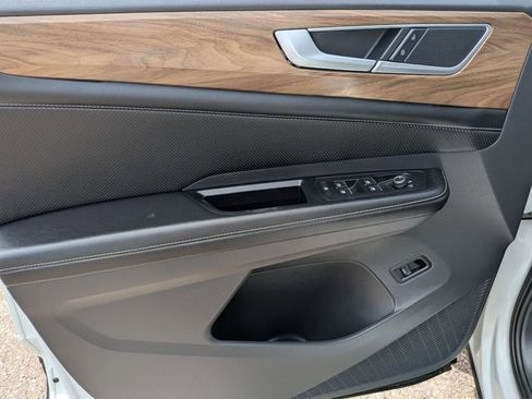 Used 2024 Volkswagen Atlas SE image 11