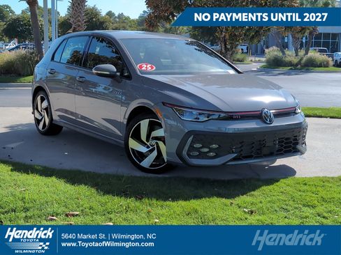 Used 2025 Volkswagen Golf S FWD image 1