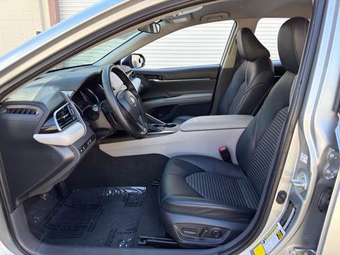 Used 2021 Toyota Camry SE FWD image 15