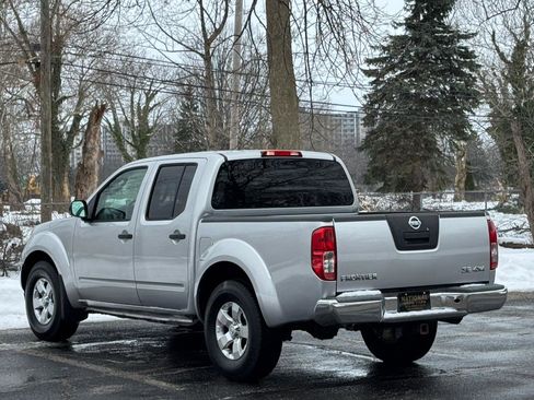 Used 2010 Nissan Frontier SE image 5