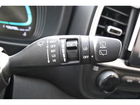 Used 2024 Hyundai Venue SE FWD image 18