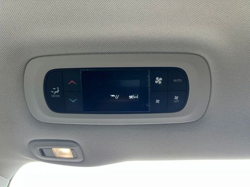 Used 2017 Chrysler Pacifica Limited w/ Advanced Safetytec Group FWD image 20