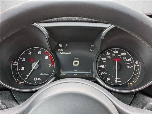 Used 2017 Alfa Romeo Giulia image 10