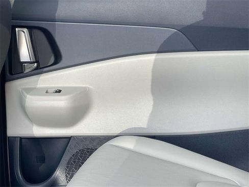 New 2026 Kia Carnival EX image 25