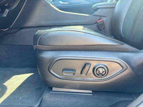 Used 2025 Jeep Grand Cherokee Altitude AWD/4WD image 10