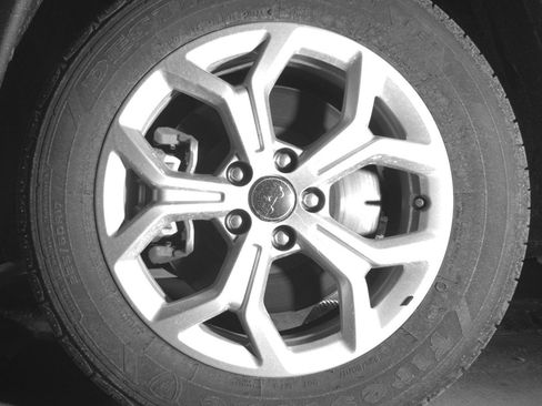 Used 2025 Jeep Compass Latitude AWD/4WD image 12