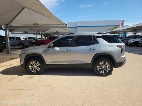 Used 2025 Chevrolet Equinox LT w/ Convenience Package II FWD image 5