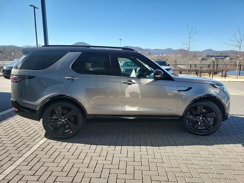 Certified 2025 Land Rover Discovery Dynamic SE AWD/4WD image 4