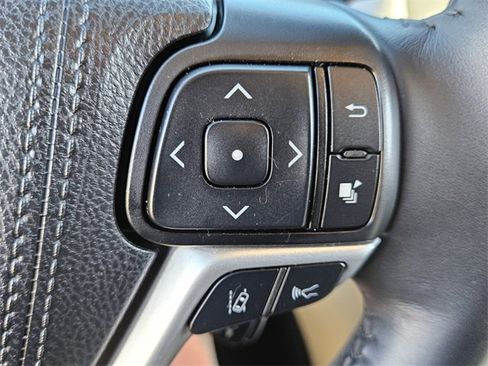 Used 2019 Toyota Highlander XLE image 23