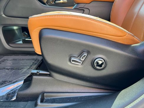 Used 2023 Chrysler Pacifica Pinnacle FWD image 33
