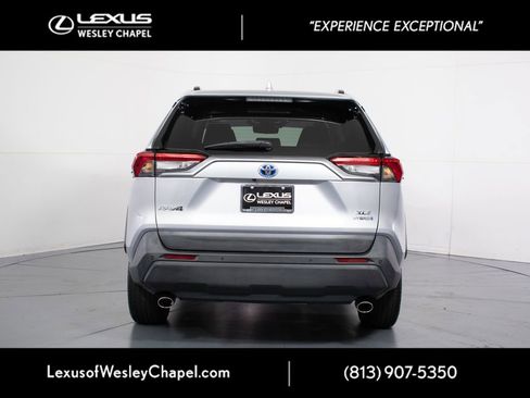 Used 2022 Toyota RAV4 XLE Premium AWD/4WD image 7