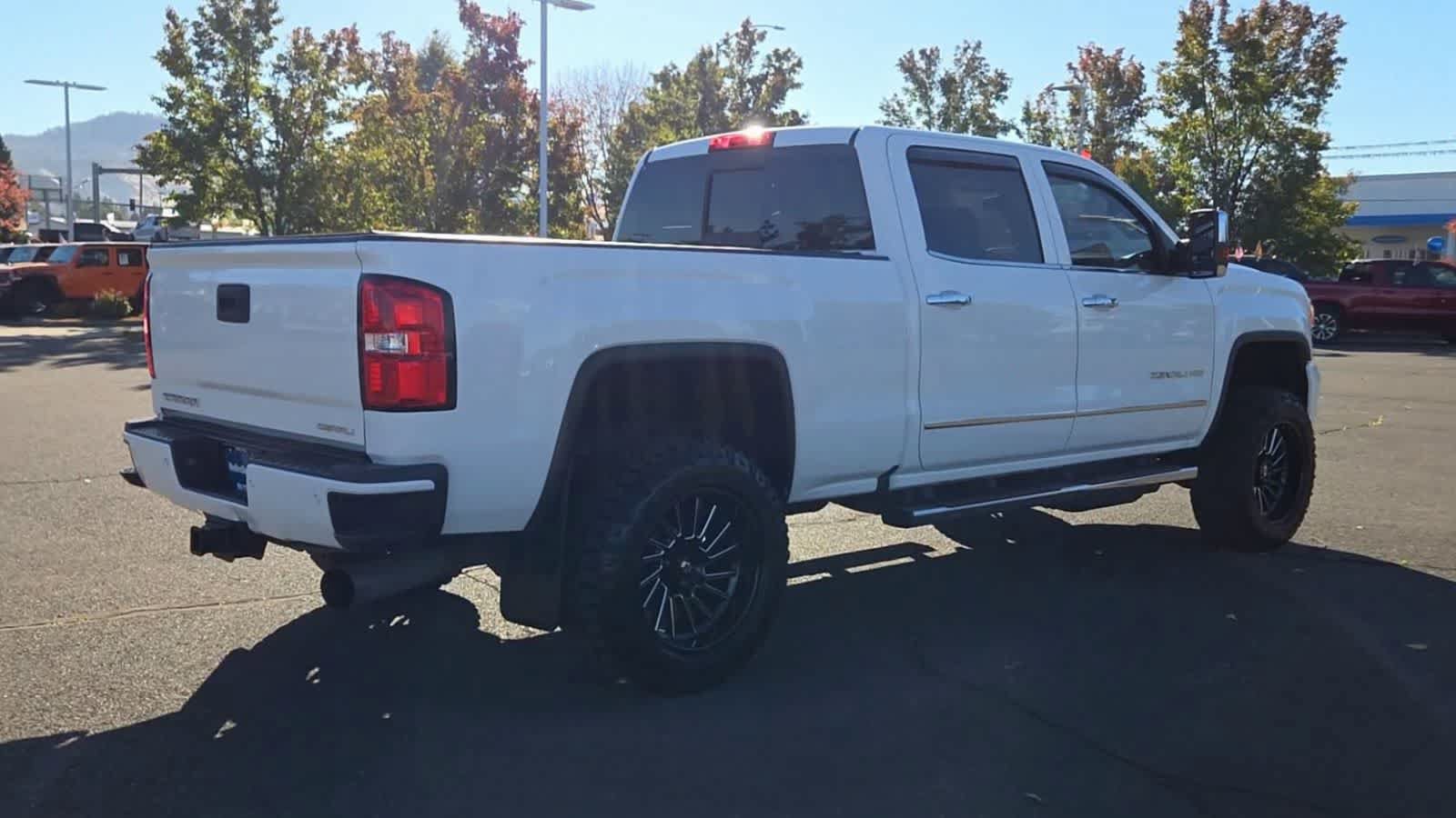 Used 2017 GMC Sierra 2500 Denali AWD/4WD image 8