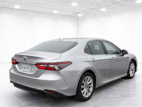Used 2022 Toyota Camry LE FWD image 7