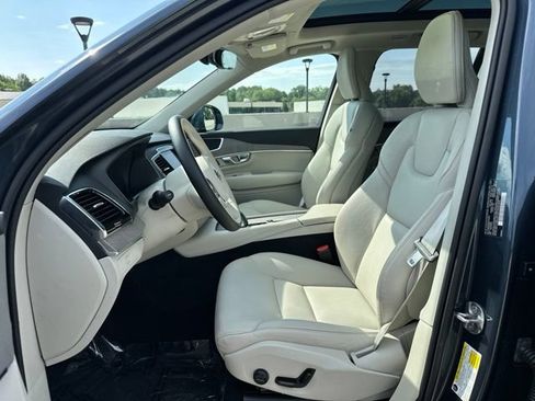 Certified 2025 Volvo XC90 B5 Plus w/ Protection Package Premier AWD/4WD image 17