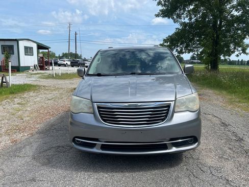 Used 2014 Chrysler Town & Country Touring FWD image 2