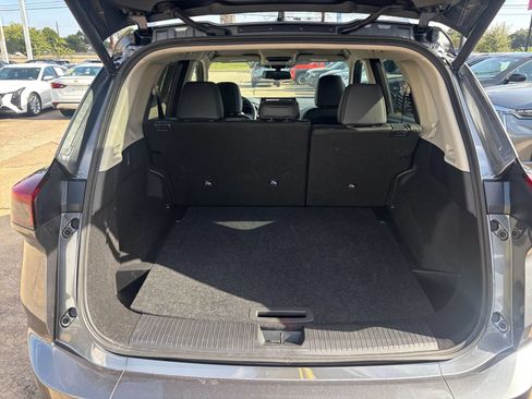 Used 2026 Nissan Rogue SL FWD image 33