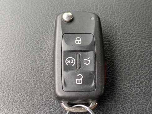 Used 2020 Volkswagen Passat 2.0T SEL image 32