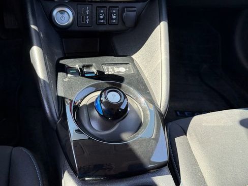 Certified 2025 Nissan Leaf SV Plus FWD image 17