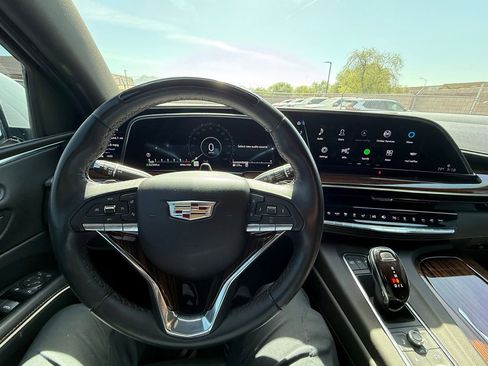 Used 2023 Cadillac Escalade Premium Luxury AWD/4WD image 22