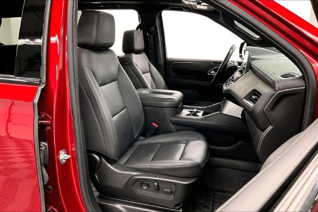 Used 2024 Chevrolet Tahoe Z71 w/ Luxury Package AWD/4WD image 8