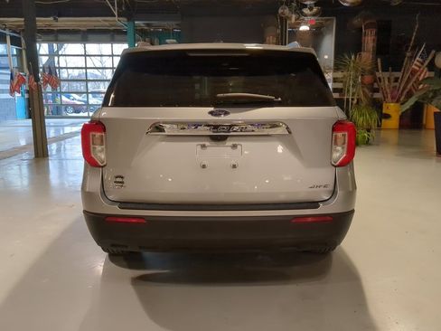 Used 2022 Ford Explorer XLT image 9