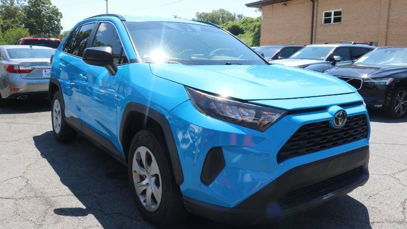 Used 2021 Toyota RAV4 LE FWD image 3
