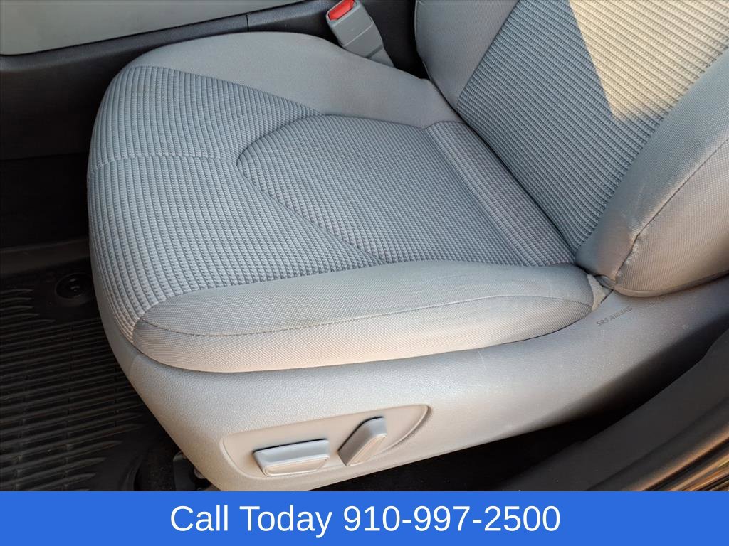 Used 2022 Toyota Highlander L FWD image 10