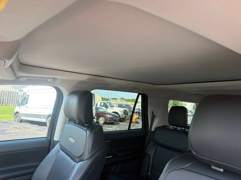 Used 2025 Ford Expedition Platinum AWD/4WD image 29