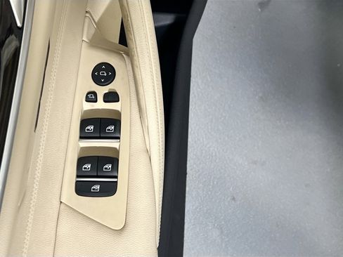 Used 2020 BMW 530i xDrive image 18