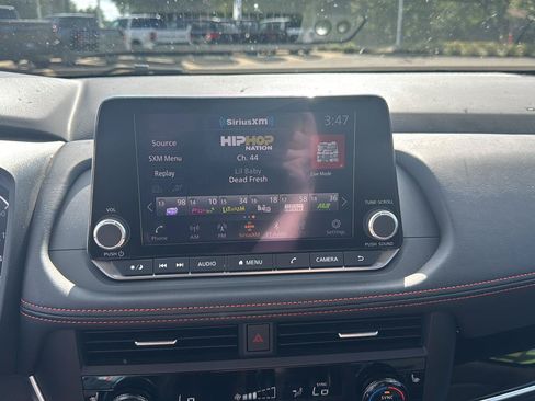 Used 2025 Nissan Rogue SV AWD/4WD image 18