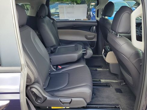 New 2026 Kia Carnival FWD image 12