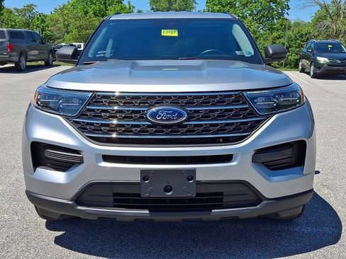 Used 2023 Ford Explorer XLT AWD/4WD image 5