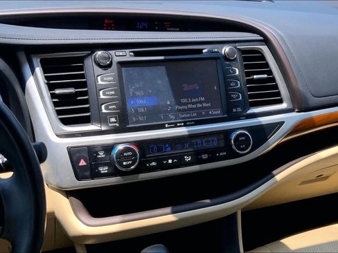 Used 2017 Toyota Highlander Limited FWD image 7