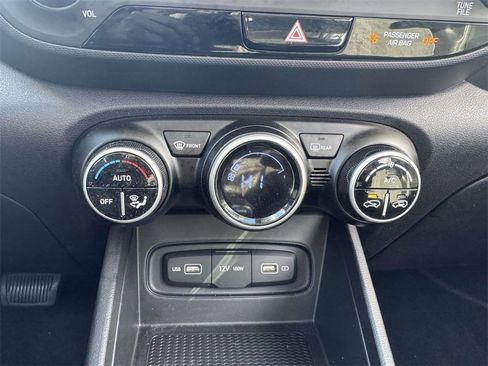 Used 2022 Hyundai Venue SEL w/ Cargo Package image 25