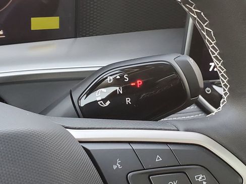 New 2026 Volkswagen Tiguan SE FWD image 31