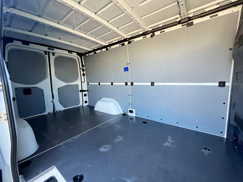Used 2025 Mercedes-Benz Sprinter 2500 image 32