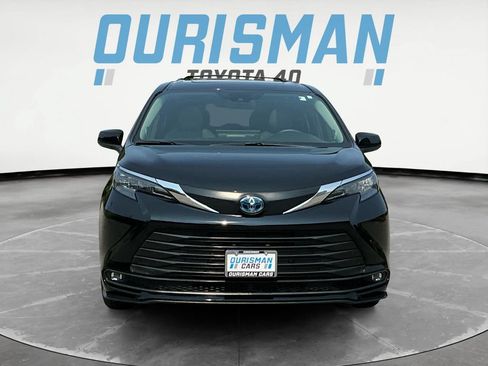 Used 2025 Toyota Sienna XLE w/ XLE Plus Package AWD/4WD image 2