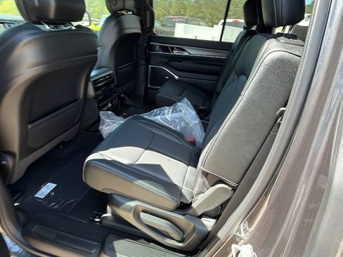 New 2026 Jeep Grand Wagoneer Limited AWD/4WD image 19