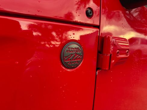 Used 2018 Jeep Wrangler Unlimited Rubicon w/ Dual Top Group image 11