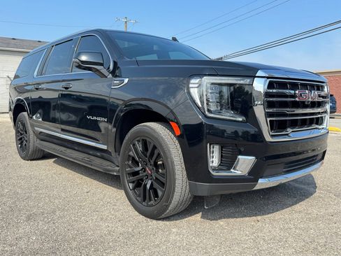 Used 2023 GMC Yukon XL SLT w/ SLT Premium Package AWD/4WD image 7