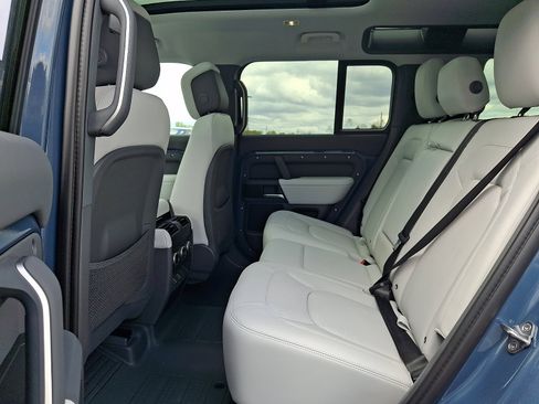 New 2026 Land Rover Defender 110 X-Dynamic SE image 8